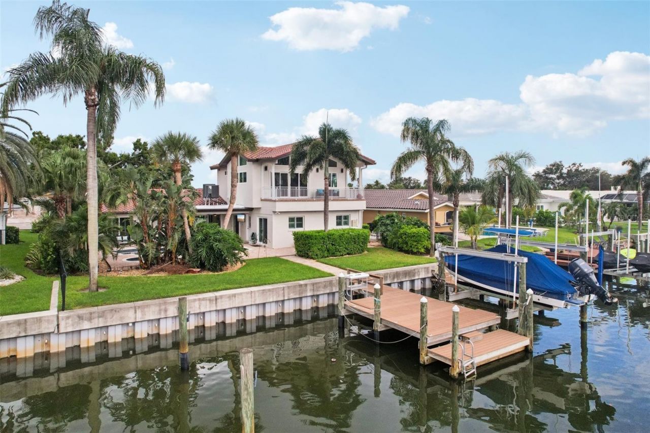 2085 Massachusetts Avenue Ne, Saint Petersburg, FL 33703 Photo