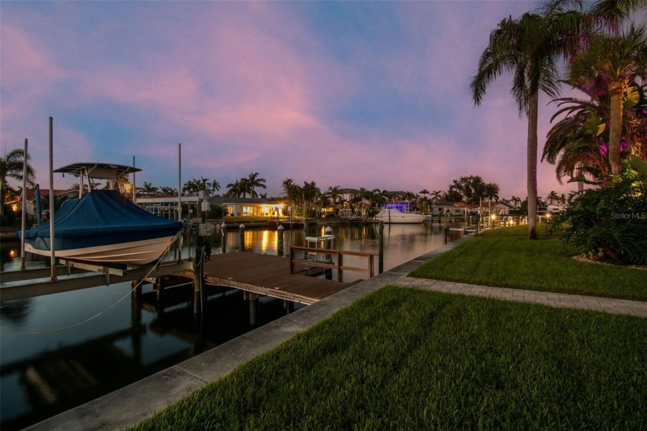 2085 Massachusetts Avenue Ne, Saint Petersburg, FL 33703 Photo