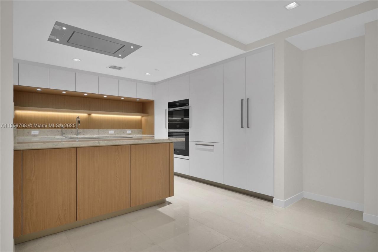 1135 103 St, Unit 505, Bay Harbor Islands, FL 33154 Photo