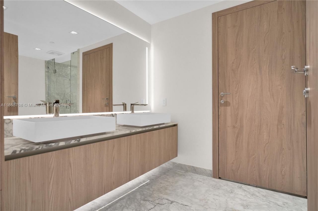 1135 103 St, Unit 505, Bay Harbor Islands, FL 33154 Photo