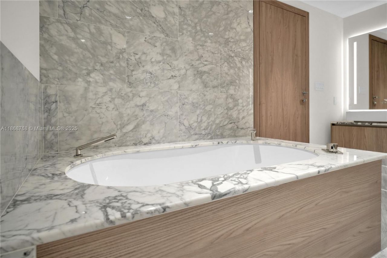 1135 103 St, Unit 505, Bay Harbor Islands, FL 33154 Photo