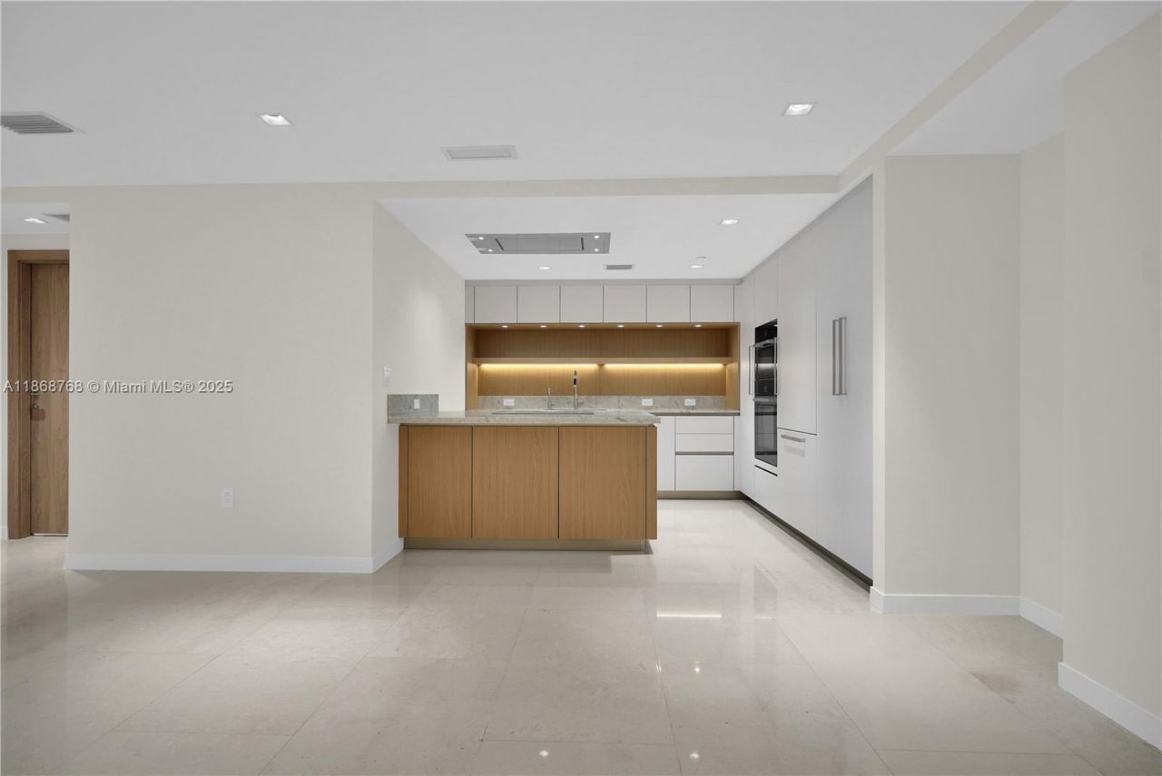 1135 103 St, Unit 505, Bay Harbor Islands, FL 33154 Photo