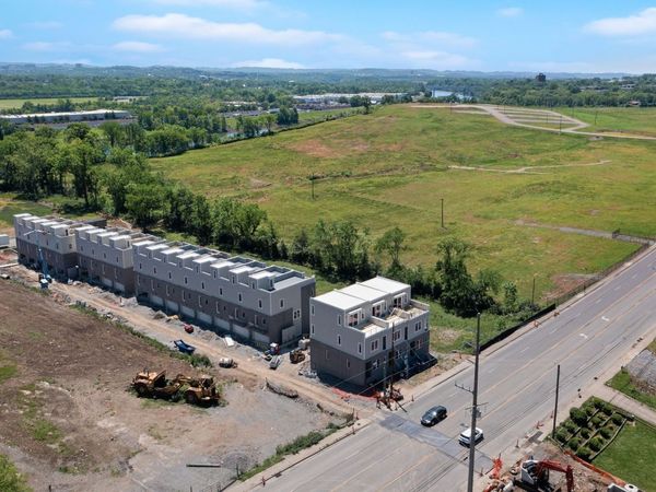 1016 W Trinity Ln, Unit 8, Nashville, TN 37218