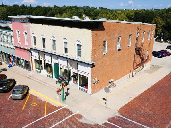 101 W Market Street, MOUNT CARROLL, IL 61053