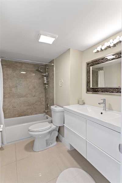 16 Royal Palm Way, Unit 302, Boca Raton, FL 33432 Photo