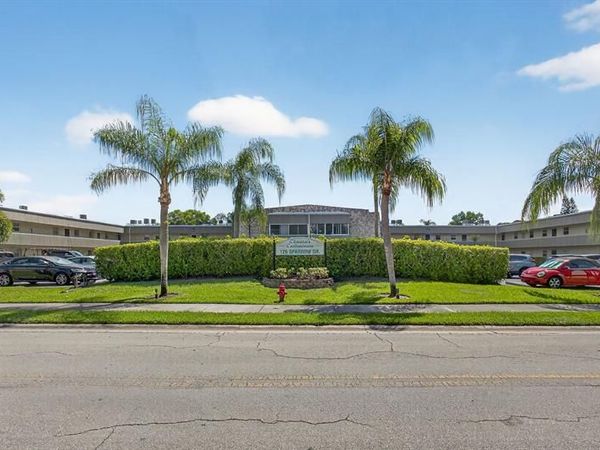 126 Sparrow Dr, Unit 10-B, Royal Palm Beach, FL 33411