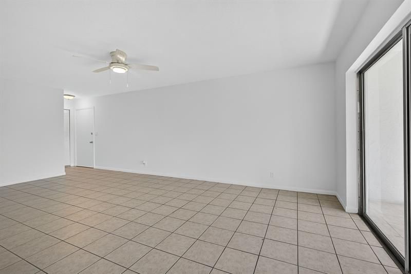 126 Sparrow Dr, Unit 10-B, Royal Palm Beach, FL 33411 Photo