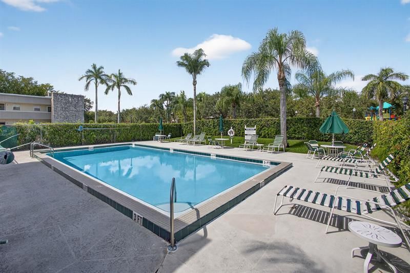 126 Sparrow Dr, Unit 10-B, Royal Palm Beach, FL 33411 Photo