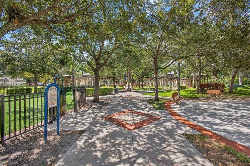 126 Sparrow Dr, Unit 10-B, Royal Palm Beach, FL 33411 Photo