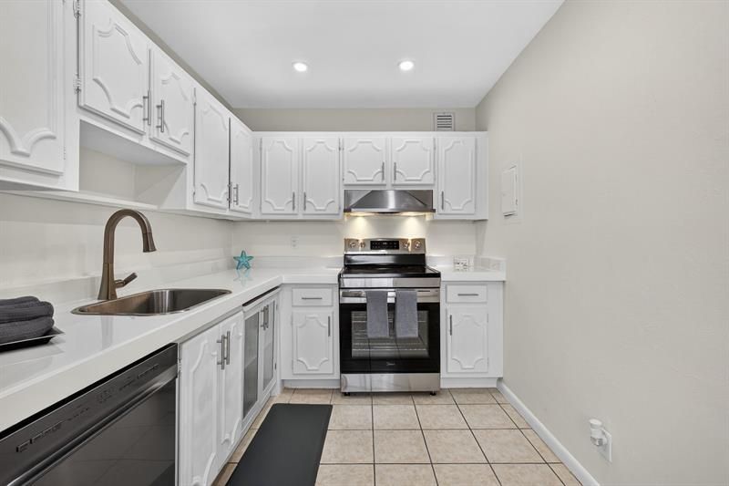 126 Sparrow Dr, Unit 10-B, Royal Palm Beach, FL 33411 Photo