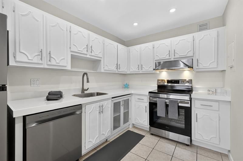 126 Sparrow Dr, Unit 10-B, Royal Palm Beach, FL 33411 Photo