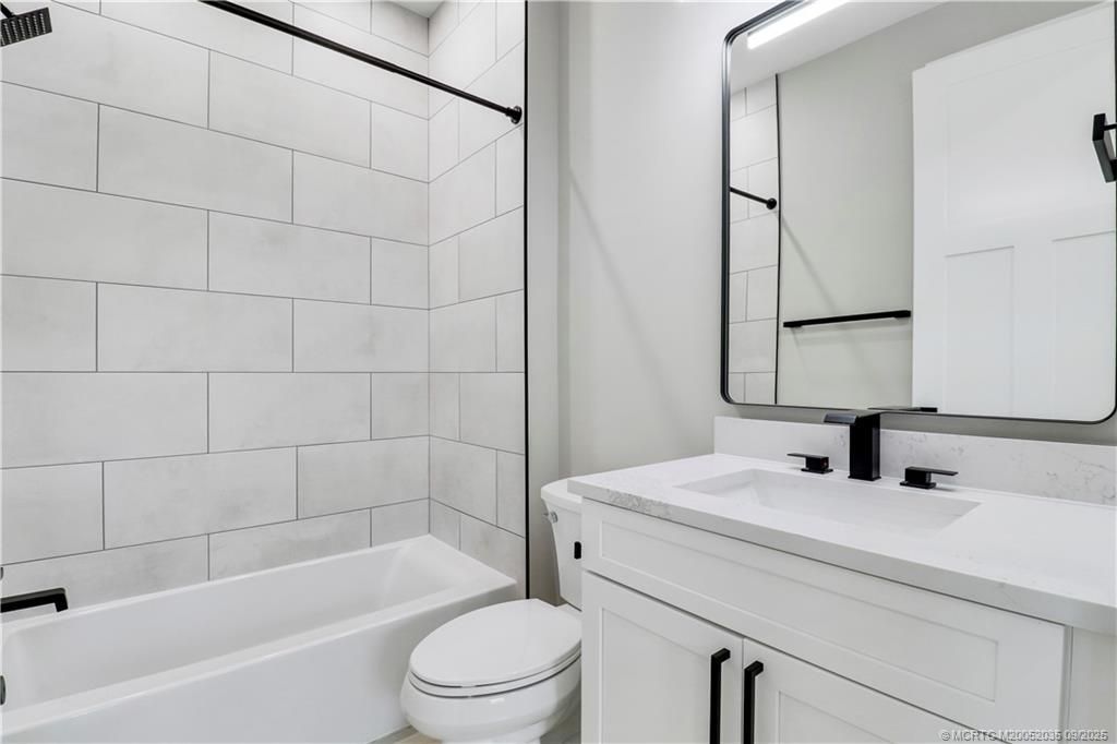 1023 NE Orange Avenue, Jensen Beach, FL 34957 Photo