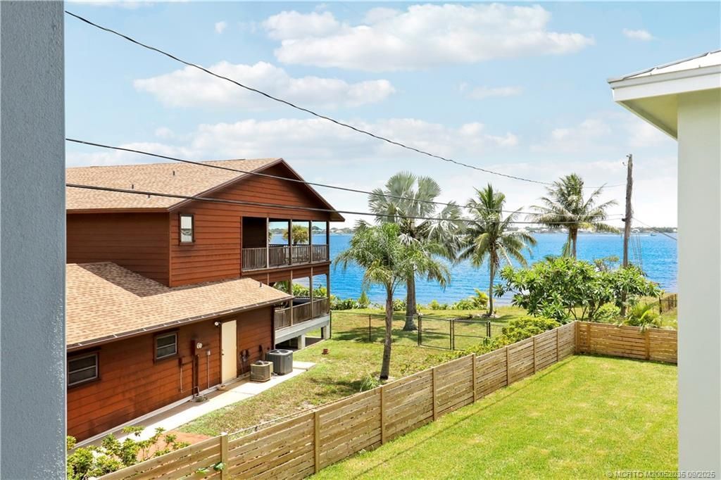 1023 NE Orange Avenue, Jensen Beach, FL 34957 Photo