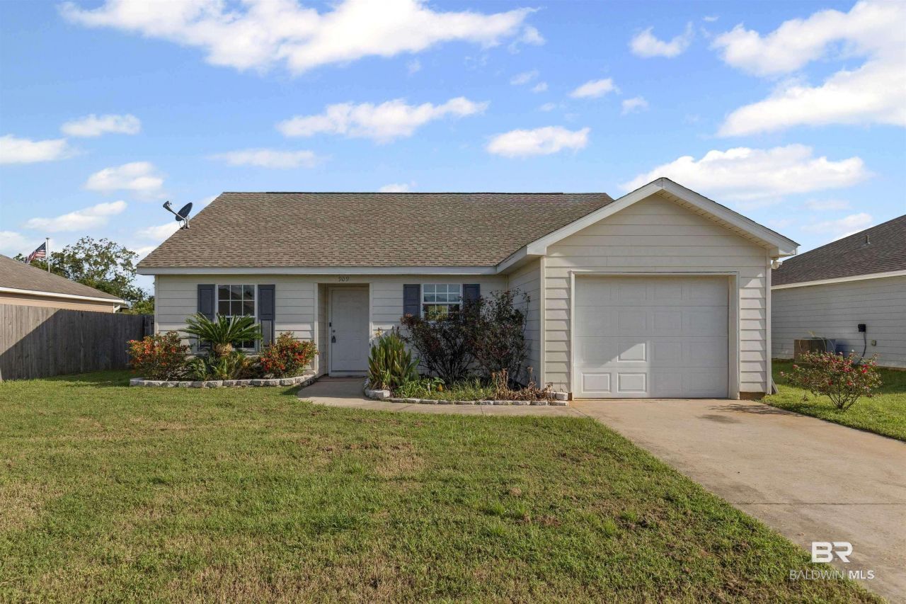 909 Sentinel Circle, Foley, AL 36535 Main Photo