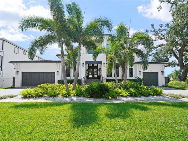 555 SUWANEE CIRCLE, TAMPA, FL 33606