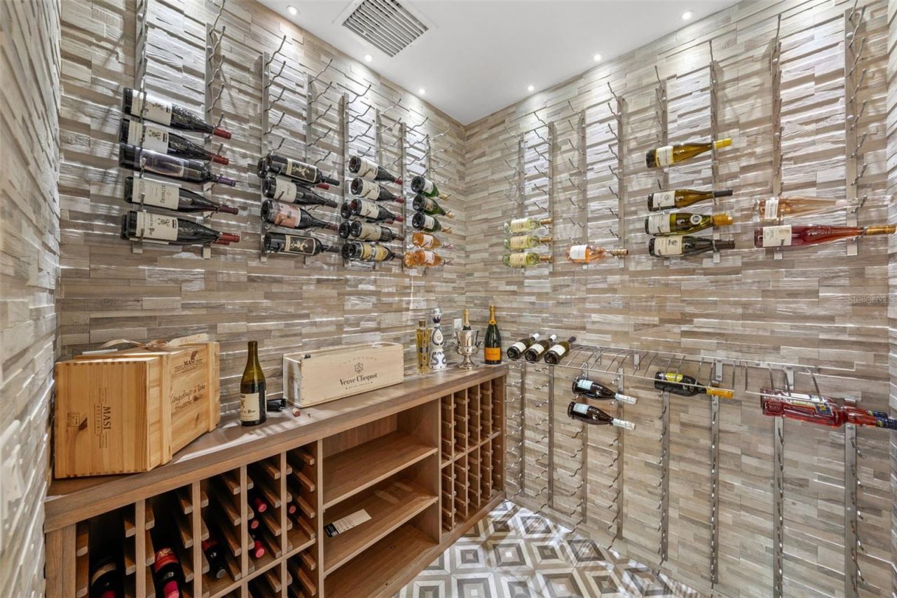 555 Suwanee Circle, Tampa, FL 33606 Photo