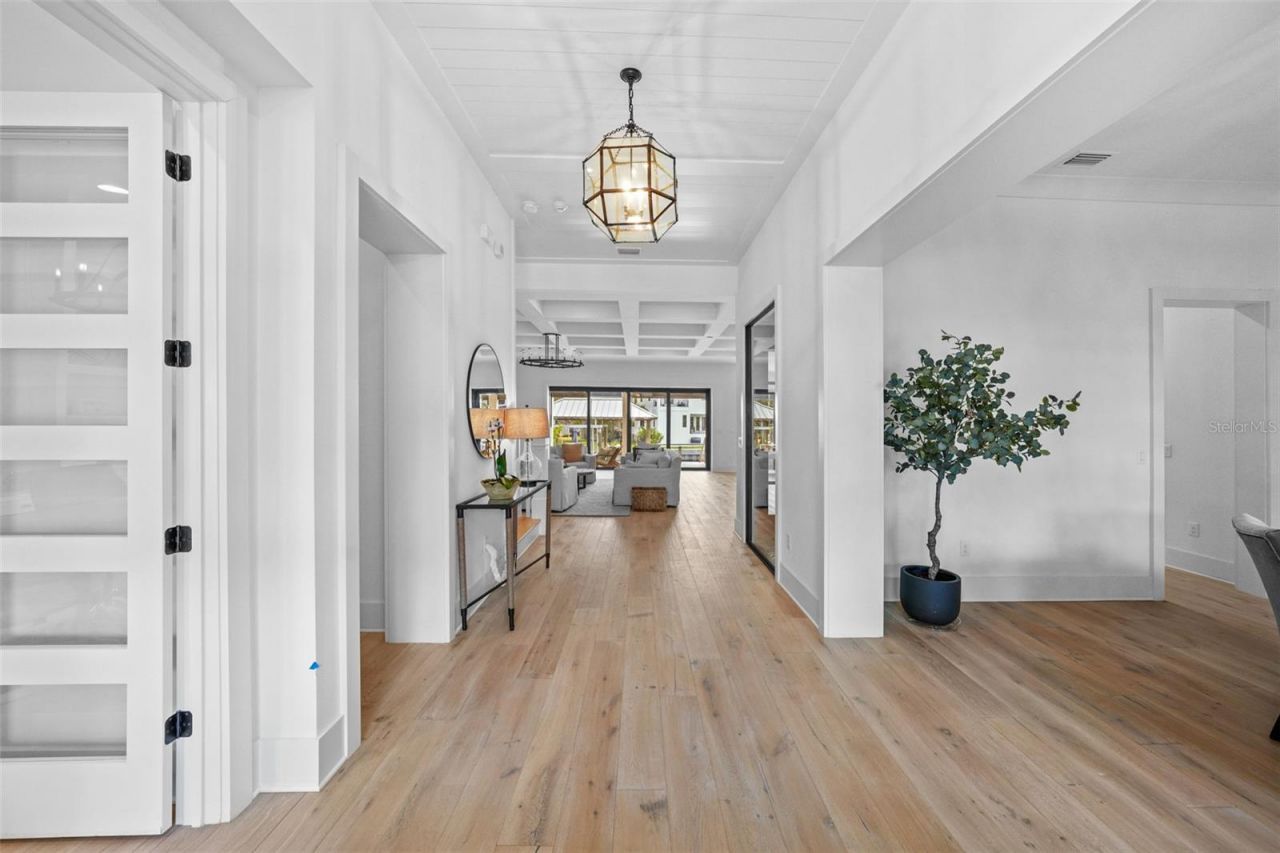 555 Suwanee Circle, Tampa, FL 33606 Photo