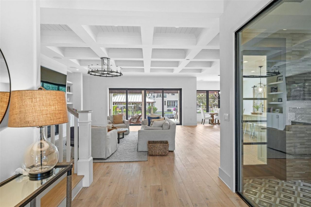 555 Suwanee Circle, Tampa, FL 33606 Photo