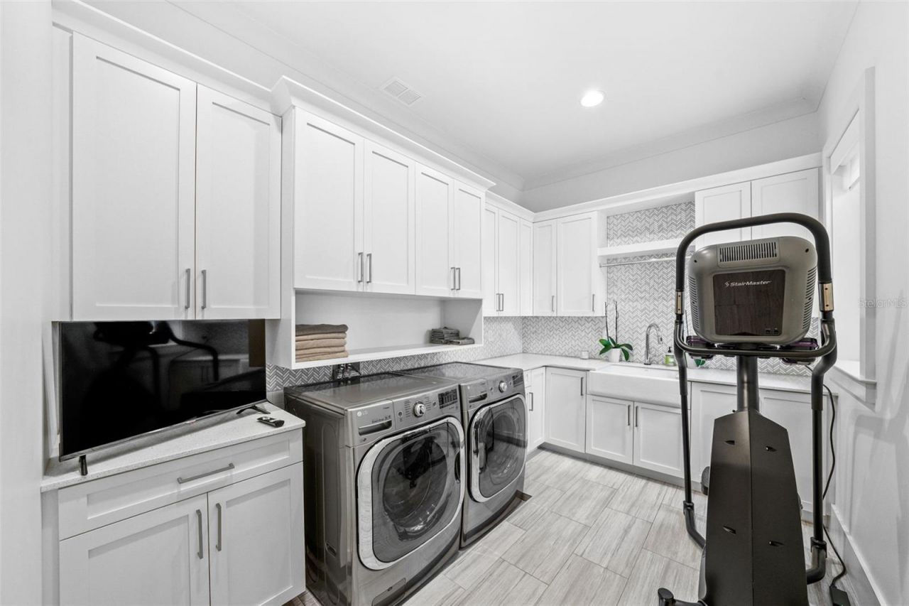 555 Suwanee Circle, Tampa, FL 33606 Photo