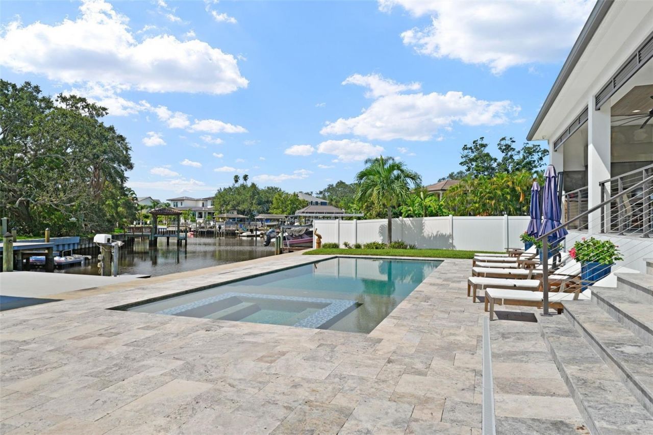 555 Suwanee Circle, Tampa, FL 33606 Photo