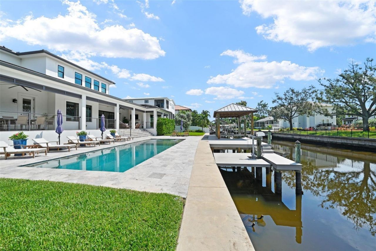 555 Suwanee Circle, Tampa, FL 33606 Photo