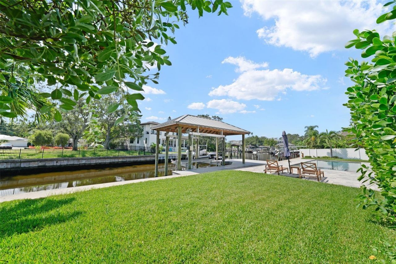 555 Suwanee Circle, Tampa, FL 33606 Photo