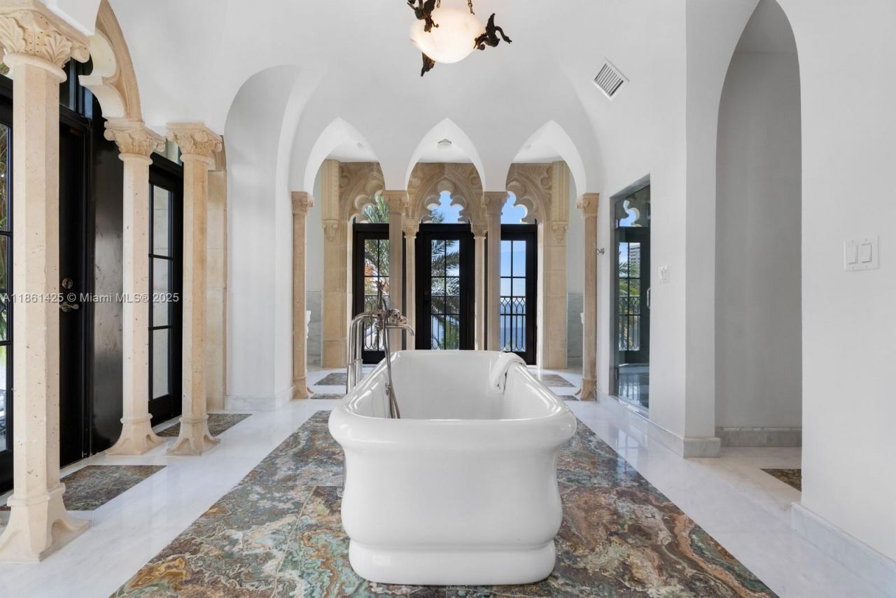 1840 S Bayshore Ln, Miami, FL 33133 Photo