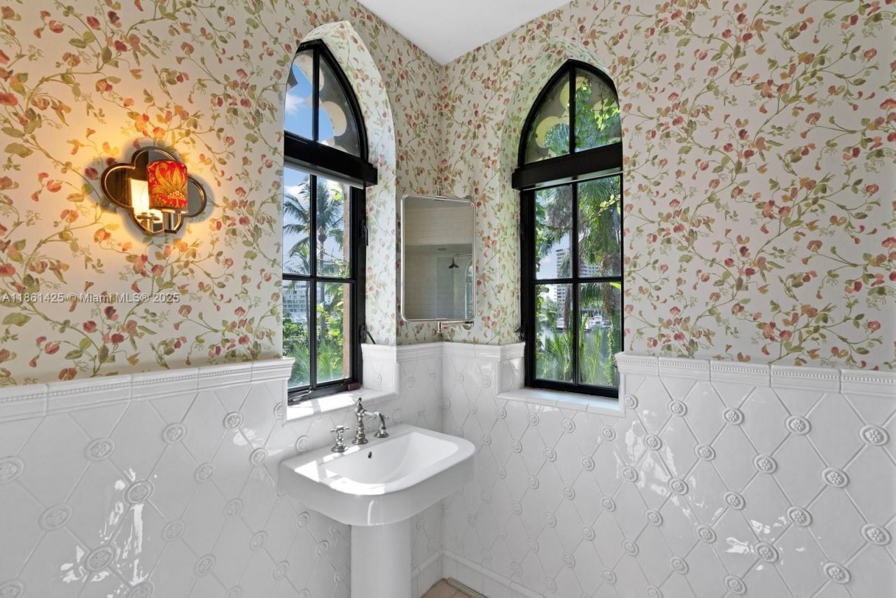 1840 S Bayshore Ln, Miami, FL 33133 Photo