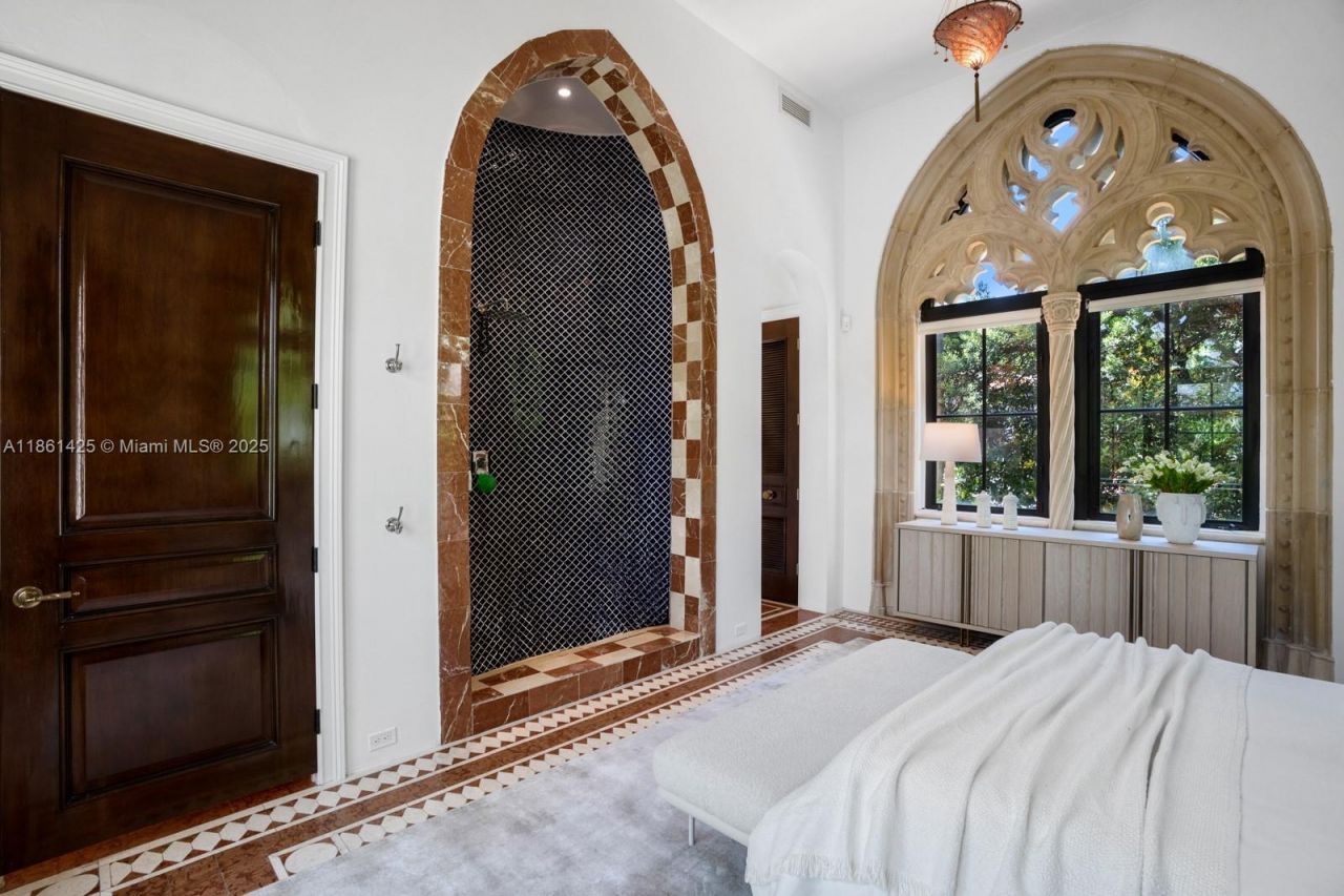 1840 S Bayshore Ln, Miami, FL 33133 Photo