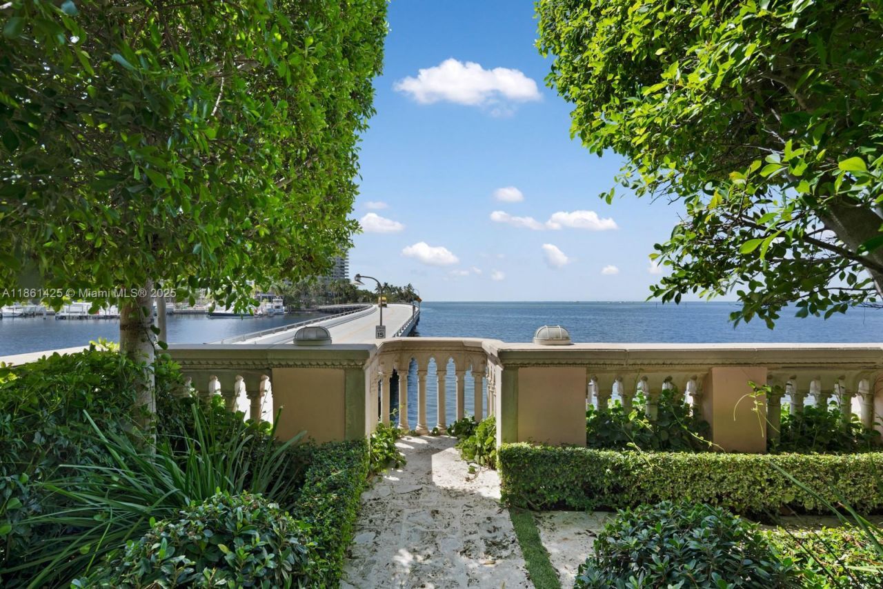 1840 S Bayshore Ln, Miami, FL 33133 Photo