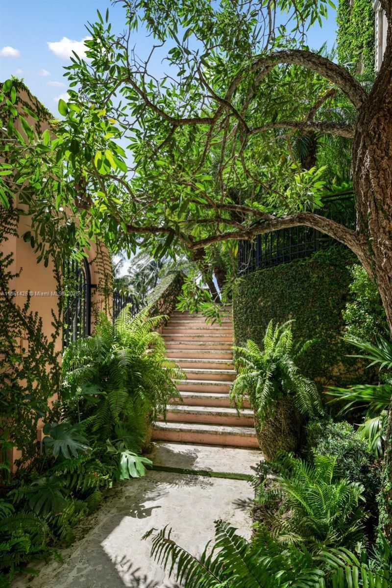 1840 S Bayshore Ln, Miami, FL 33133 Photo