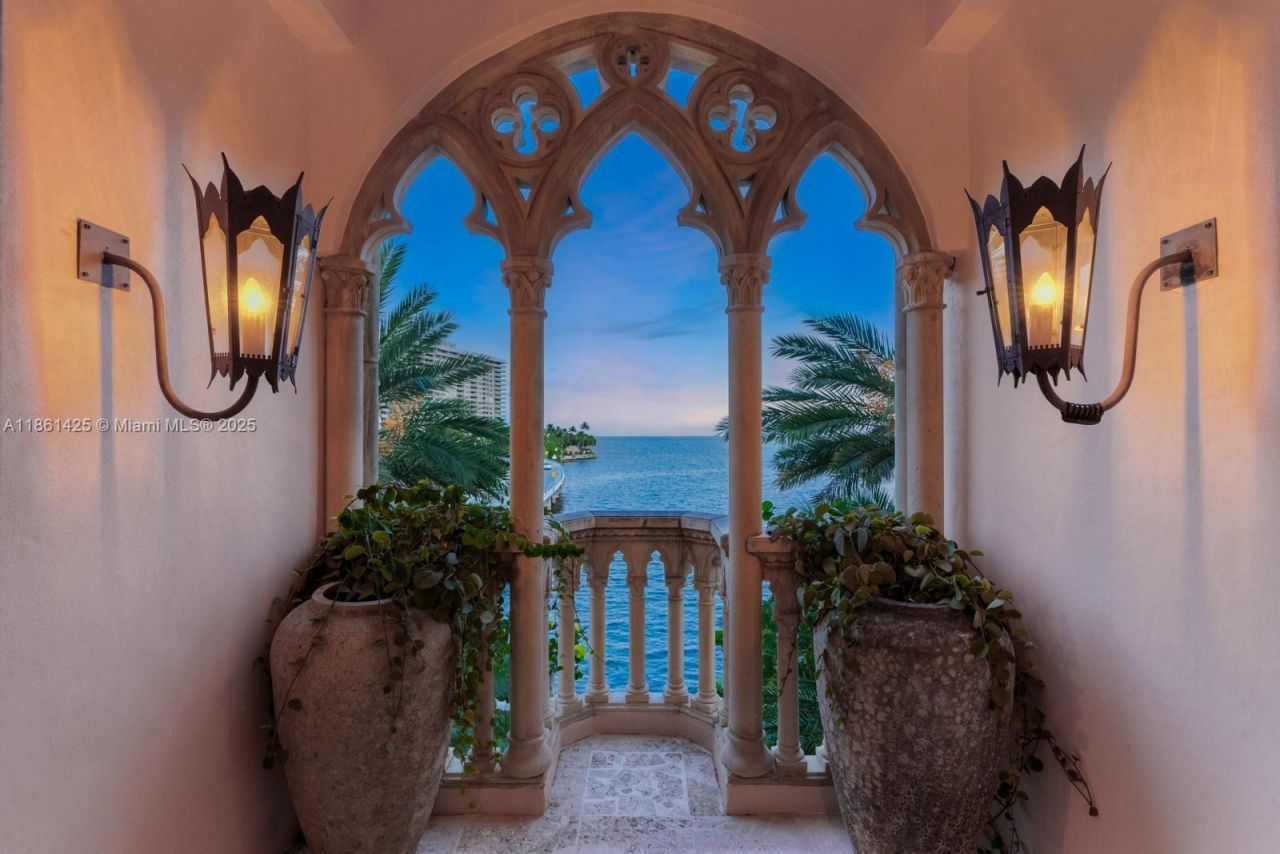 1840 S Bayshore Ln, Miami, FL 33133 Photo