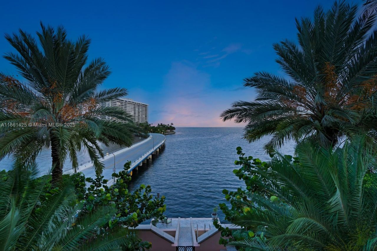 1840 S Bayshore Ln, Miami, FL 33133 Photo