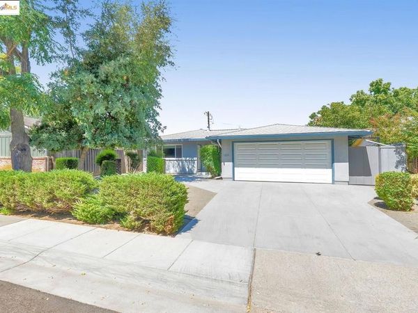 2011 Regis DR, Davis, CA 95618