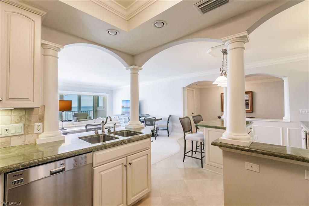 2885 Gulf Shore Blvd N, Unit 302, Naples, FL 34103 Photo