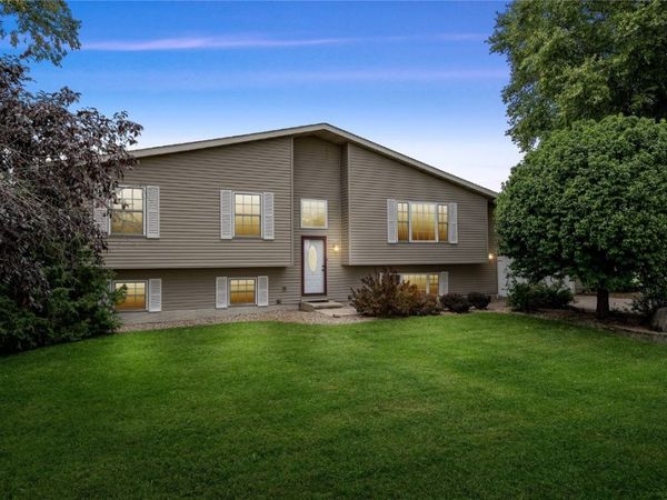 401 Denise Drive, Palo, IA 52324