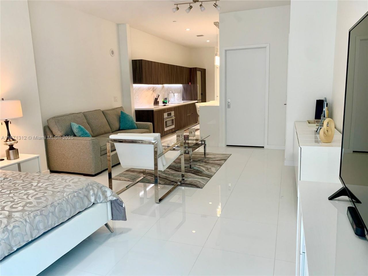 851 NE 1 Ave, Unit 502, Miami, FL 33132 Photo