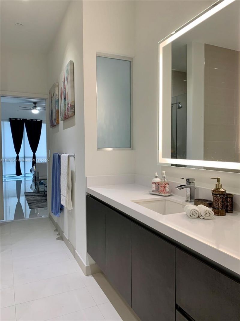 851 NE 1 Ave, Unit 502, Miami, FL 33132 Photo