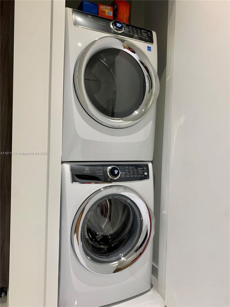 851 NE 1 Ave, Unit 502, Miami, FL 33132 Photo