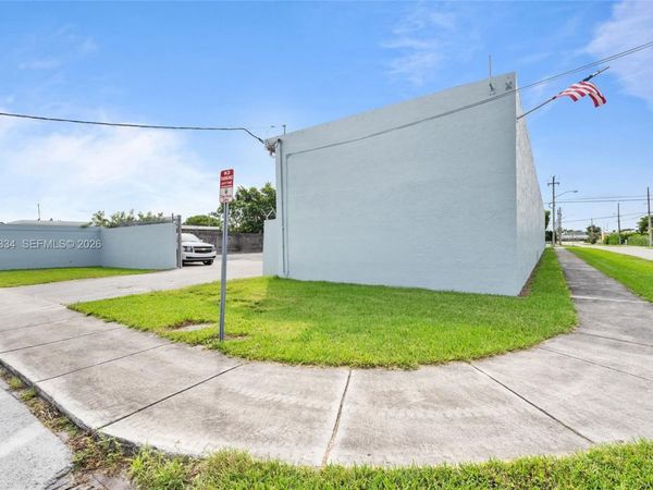 105 NE 1st Rd, Homestead, FL 33030