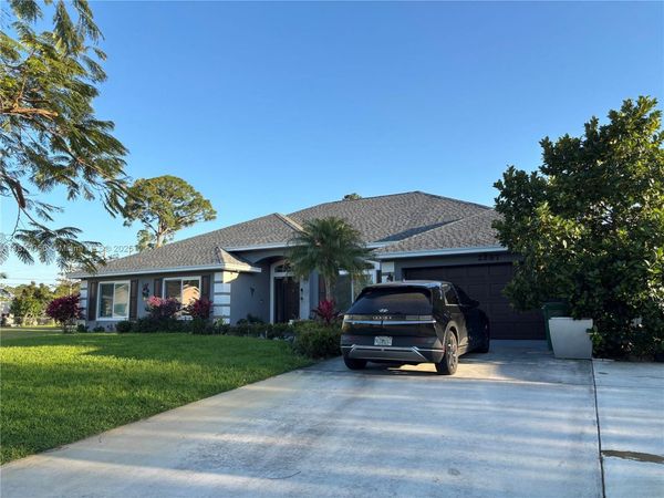 2267 SW Haycraft Cir, Port St. Lucie, FL 34953