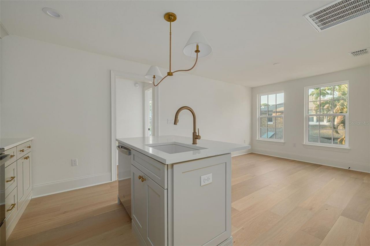 705 17th Avenue Ne, Saint Petersburg, FL 33704 Photo