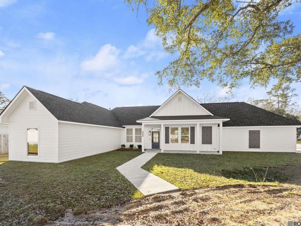 10788 Annie Cir, Walker, LA 70785