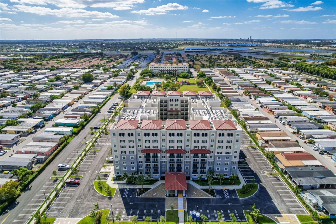 400 NW 112th Ave, Unit 818, Sweetwater, FL 33172 Photo