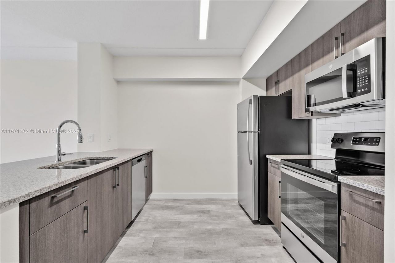 400 NW 112th Ave, Unit 818, Sweetwater, FL 33172 Photo