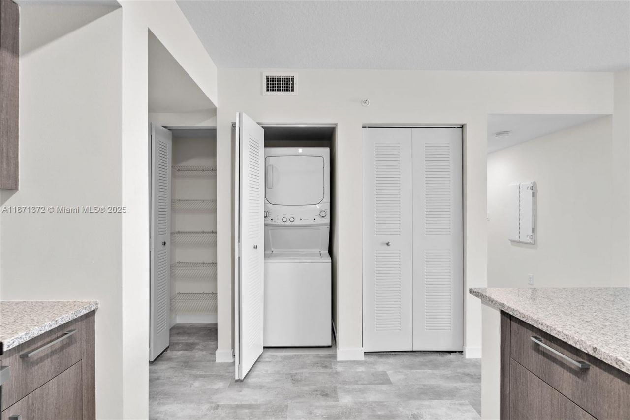 400 NW 112th Ave, Unit 818, Sweetwater, FL 33172 Photo