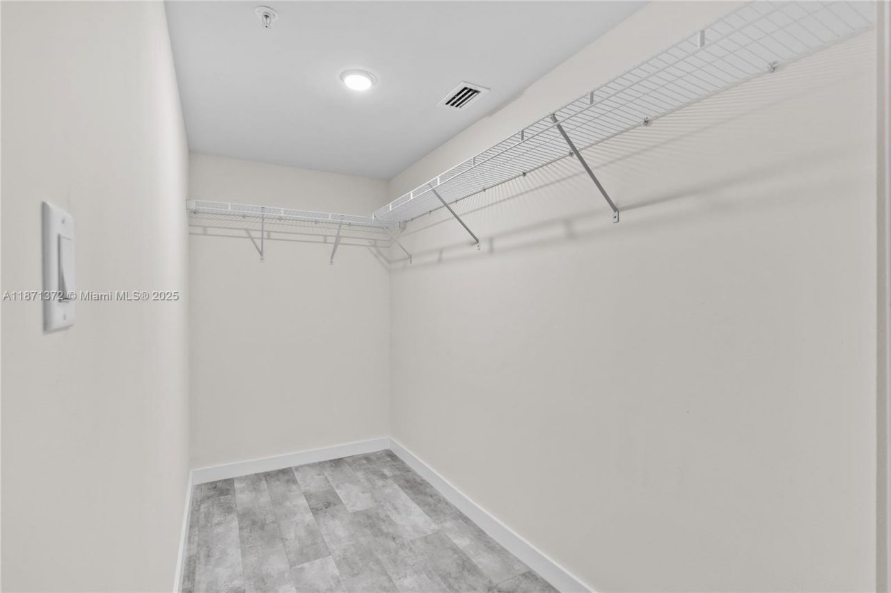 400 NW 112th Ave, Unit 818, Sweetwater, FL 33172 Photo