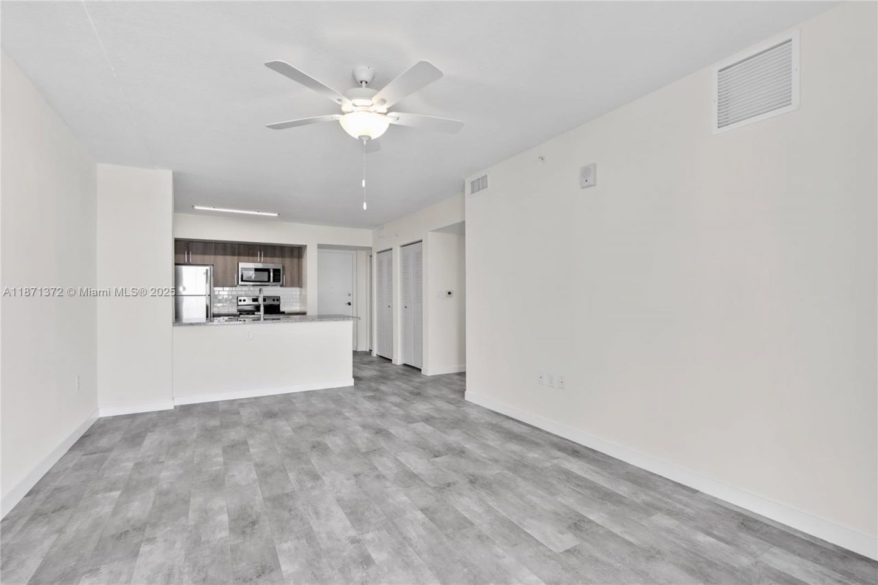 400 NW 112th Ave, Unit 818, Sweetwater, FL 33172 Photo