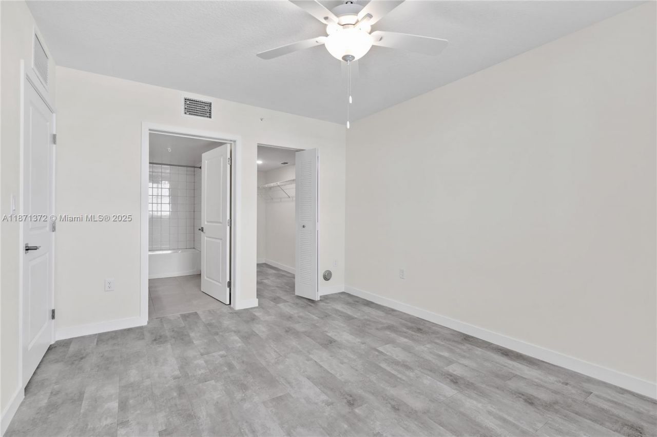 400 NW 112th Ave, Unit 818, Sweetwater, FL 33172 Photo