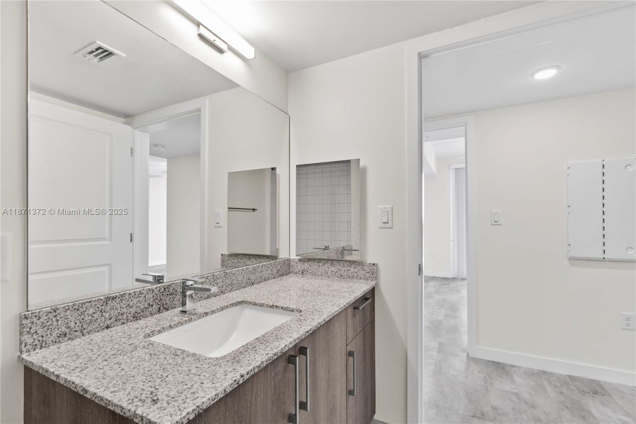 400 NW 112th Ave, Unit 818, Sweetwater, FL 33172 Photo